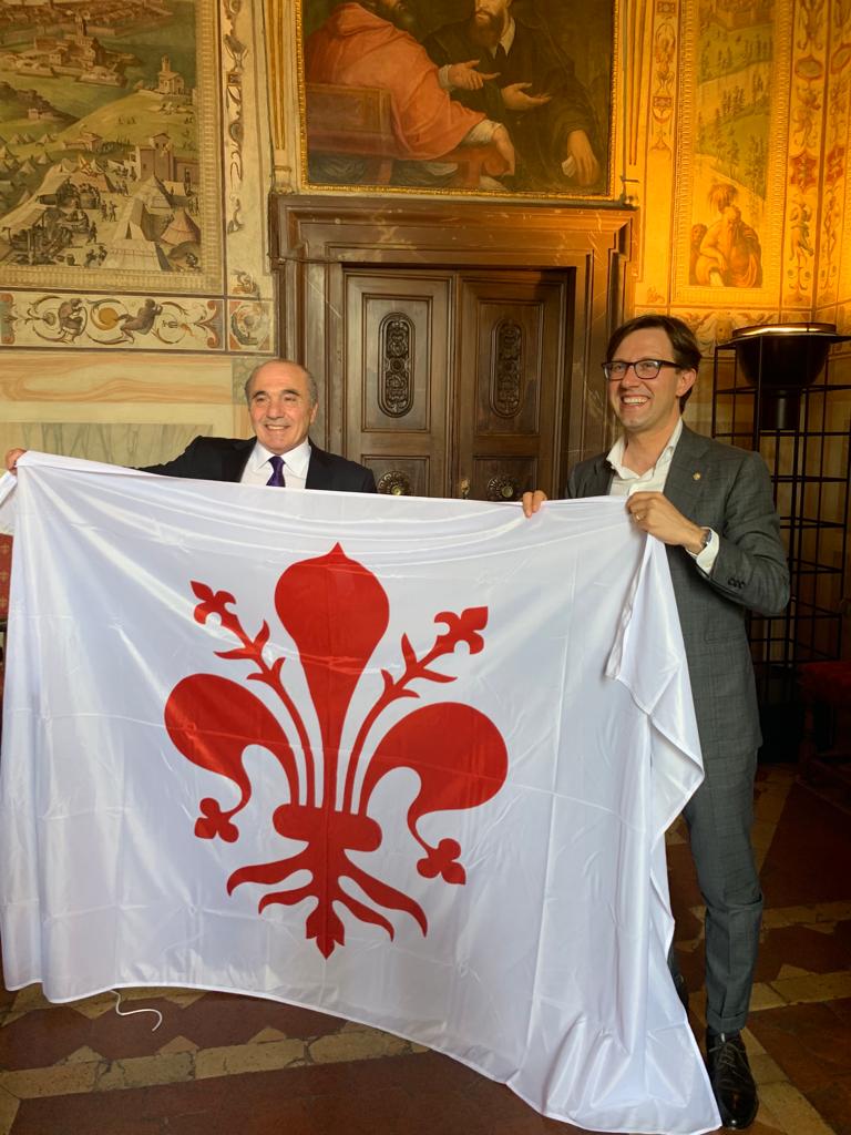 Nardella e Commisso insieme a Palazzo Vecchio: "Grazie Rocco per l'entusiasmo per Firenze e la Fiorentina"