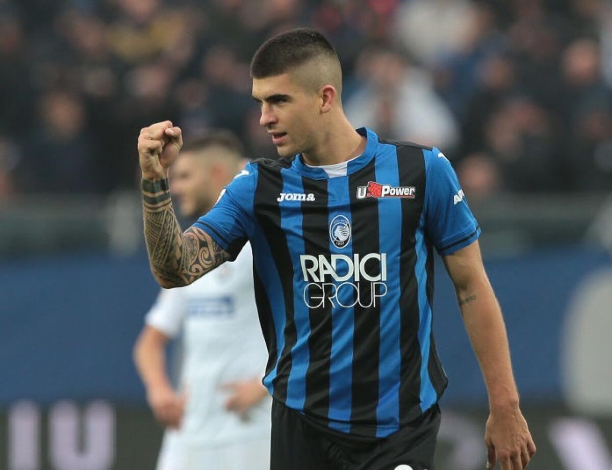 Fumata bianca in arrivo per il difensore Gianluca Mancini alla Roma. Il costo dell'operazione... - BERGAMO, ITALY - NOVEMBER 11:  Gianluca Mancini of Atalanta BC celebrates his goal during the Serie A match between Atalanta BC and FC Internazionale at Stadio Atleti Azzurri d'Italia on November 11, 2018 in Bergamo, Italy.  (Photo by Emilio Andreoli
