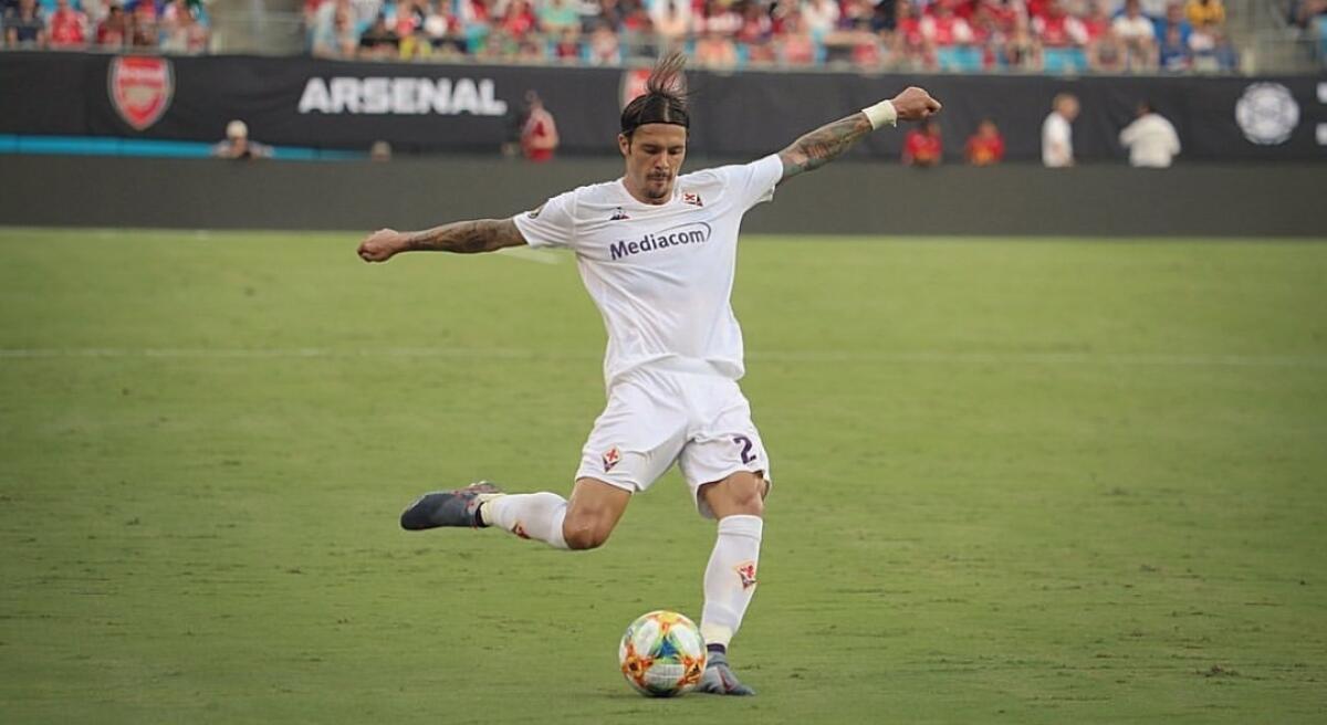 La Fiorentina ha cambiato idea, Venuti resterà a Firenze, si giocherà il posto con Lirola - 