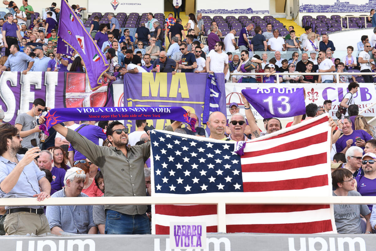 Velocità di abbonamenti doppia rispetto allo scorso anno. Un terzo delle tessere staccate in Curva Fiesole - Firenze, stadio Franchi, 06/06/2019, presentazione Rocco B. Commisso, foto Fiorenzo Sernacchioli. Copyright Labaroviola.com