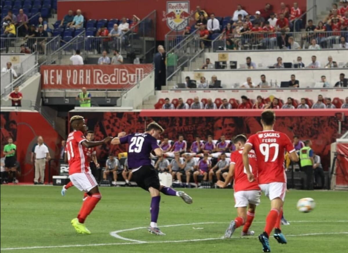 Vlahovic: "Sono contento di restare qui e sono orgoglioso di indossare la maglia viola" - 