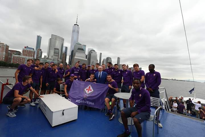 (FOTO) Ecco presentata la nuova maglia viola. C'è anche Chiesa tra i modelli scelti..