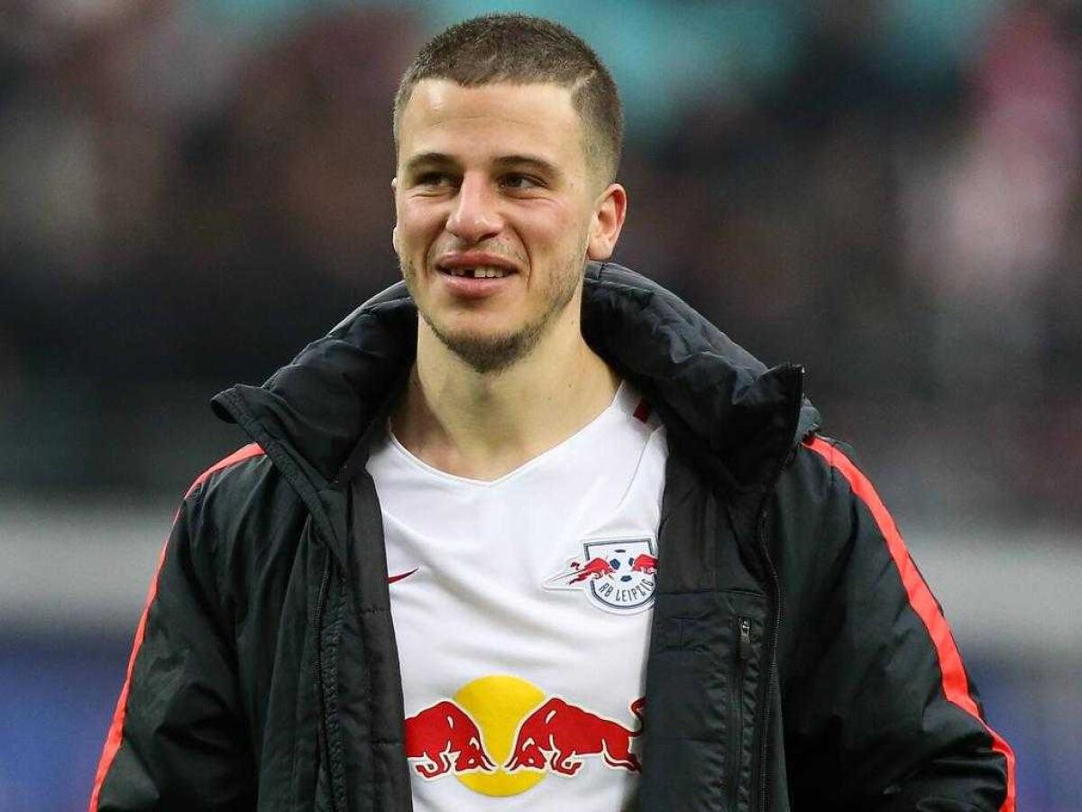 Foto, il centrocampista tedesco del Lipsia Demme ha iniziato a seguire la ACF Fiorentina - Torschütze Diego Demme (RB Leipzig) verliert einen Zahn bei seinem Tor zum 4-0 - 1. Fussball Bundesliga Saison 2016-2017 RasenBallsport Leipzig vs. SC Freiburg in der Red Bull Arena in Leipzig - Deutschland, Fußball, Mann, Männer,15.04.2017

Scorer D