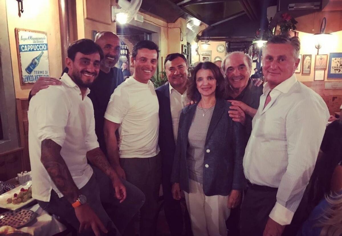 Montella, Pradè, Commisso, Barone e Aquilani a cena con Spalletti a Firenze. Le foto - 