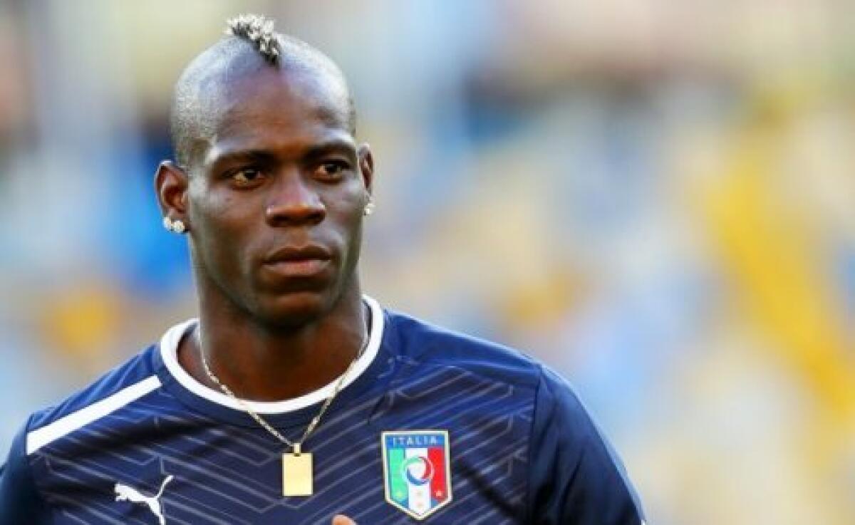 La Fiorentina continua ad osservare Mario Balotelli che temporeggia con il Flamengo - 