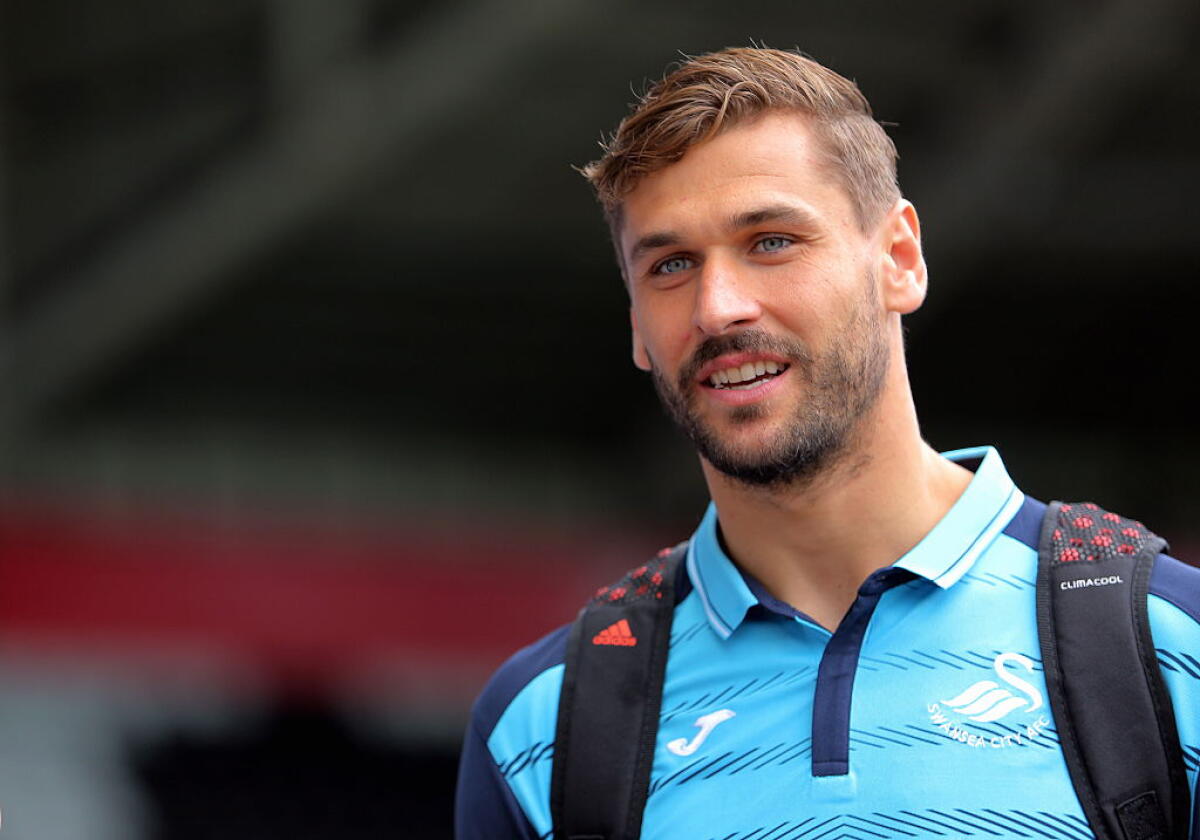 CorSport, il Napoli ha chiesto informazioni sull'attaccante svincolato Fernando Llorente - SWANSEA, WALES - SEPTEMBER 11: Fernando Llorente of Swansea City arrives prior to the Premier League match between Swansea City and Chelsea at The Liberty Stadium on September 11, 2016 in Swansea, Wales. (photo by Athena Pictures/Getty Images)