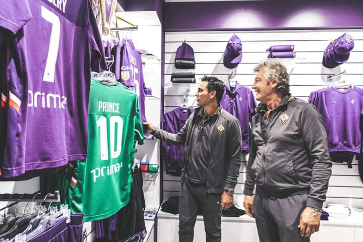 Squadra arrivata nella sede del ritiro. Prima del volo la visita al Fiorentina Store Aeroporto(FOTO)