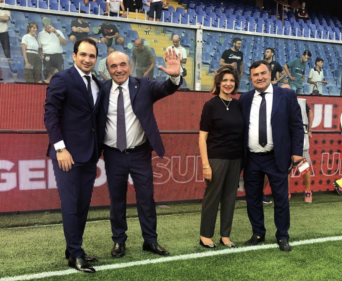 La famiglia Commisso e Barone sono sul terreno di gioco insieme ai calciatori viola per il sopralluogo - 