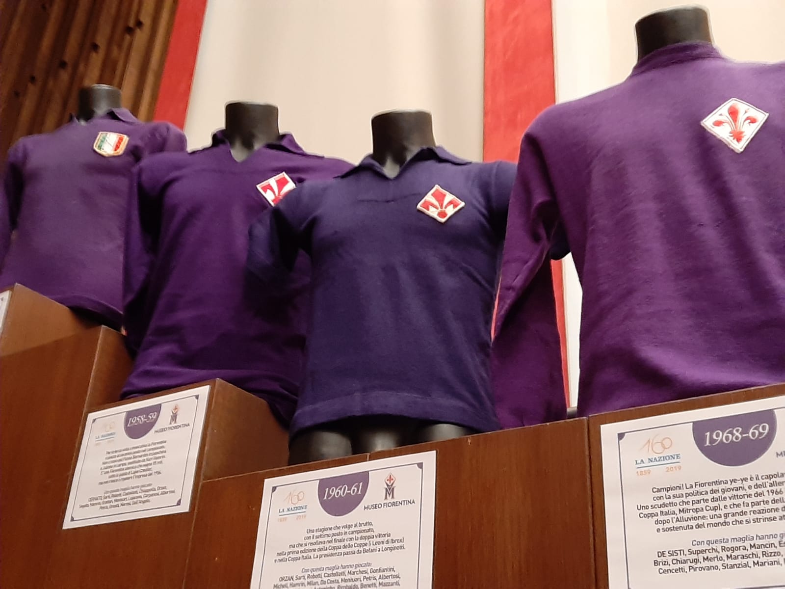 I 90 anni della maglia viola. Il Museo Fiorentina e "La Nazione" premiano la maglia più bella. Vince la stagione '56-'57, con lo scudetto sul cuore