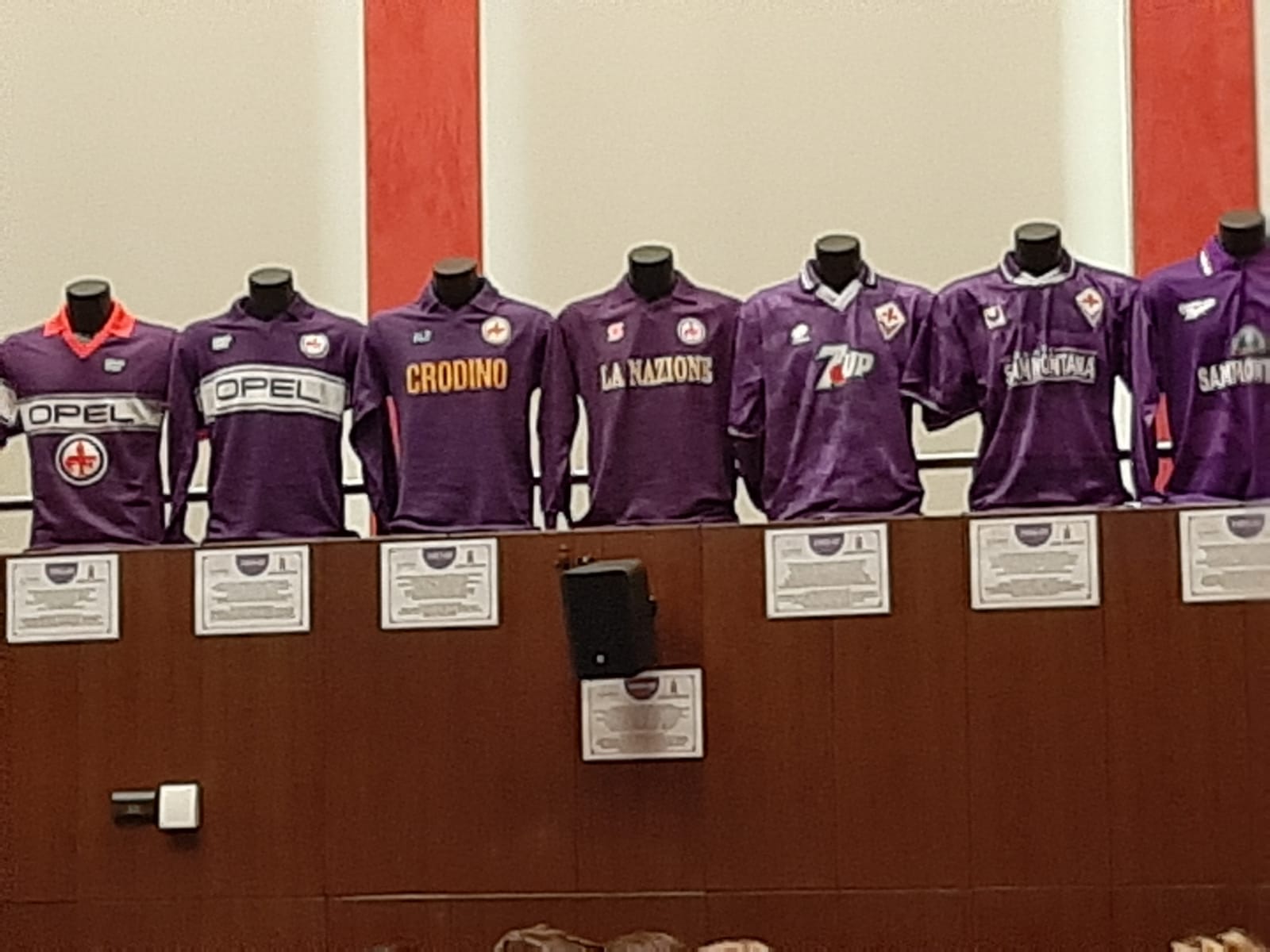 I 90 anni della maglia viola. Il Museo Fiorentina e "La Nazione" premiano la maglia più bella. Vince la stagione '56-'57, con lo scudetto sul cuore