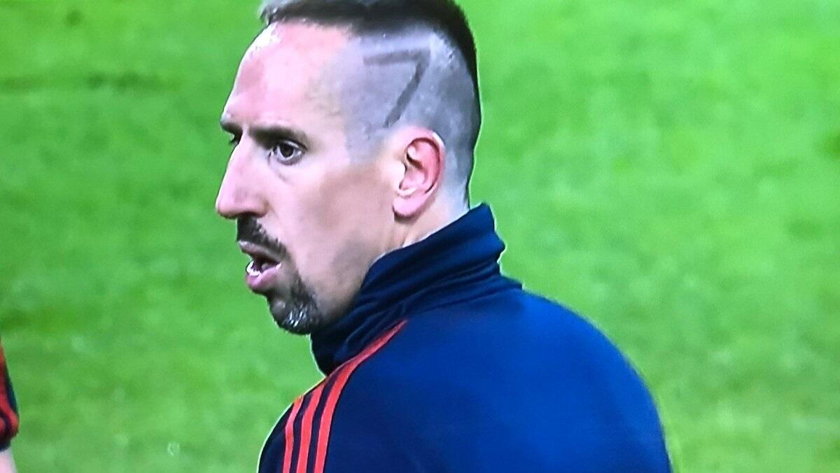 Esplode la Ribery mania, 5.000 magliette vendute e molti tagli di capelli come i suoi - 