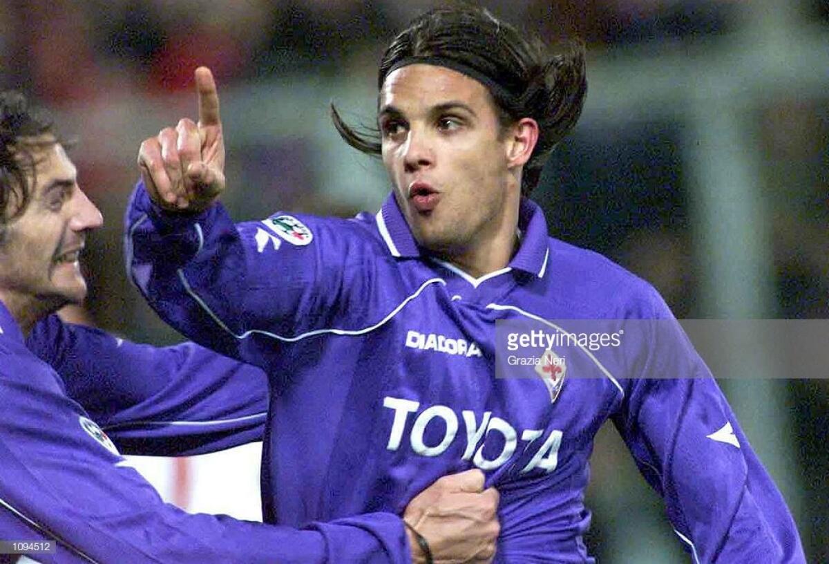 Nuno Gomes: "La nuova società viola ha mentalità vincente. Mi piace Montella e mi piace come ha costruito la squadra" - 13 Jan 2001:  Miguel Nuno Gomes of Fiorentina celebrates his goal during the Fiorentina v AC Milan Serie A match played at the Artemio Franchi Stadium, Florence. Mandatory Credit: Grazia Neri/ALLSPORT