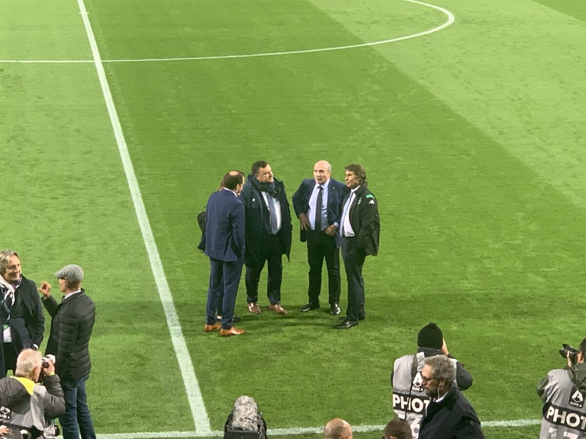 Foto, Fiorentina arrivata al Mapei Stadium. Presente Commisso al seguito della squadra - 