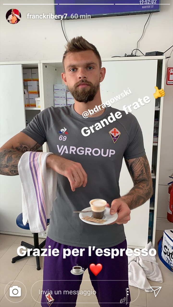 (FOTO) Dragowski diventa cameriere..per Ribery. Divertente posa del portiere polacco nelle stories