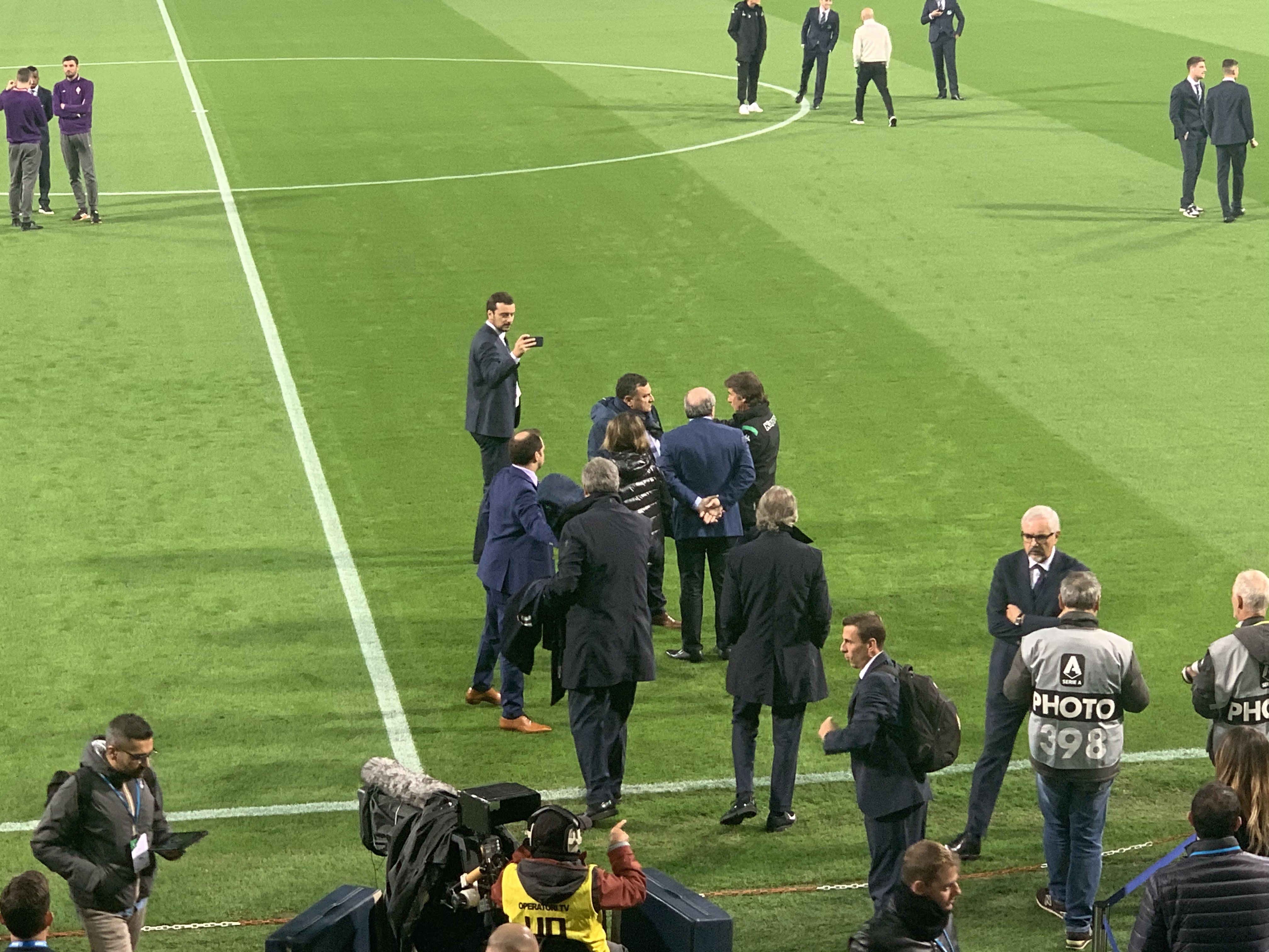 Foto, Fiorentina arrivata al Mapei Stadium. Presente Commisso al seguito della squadra