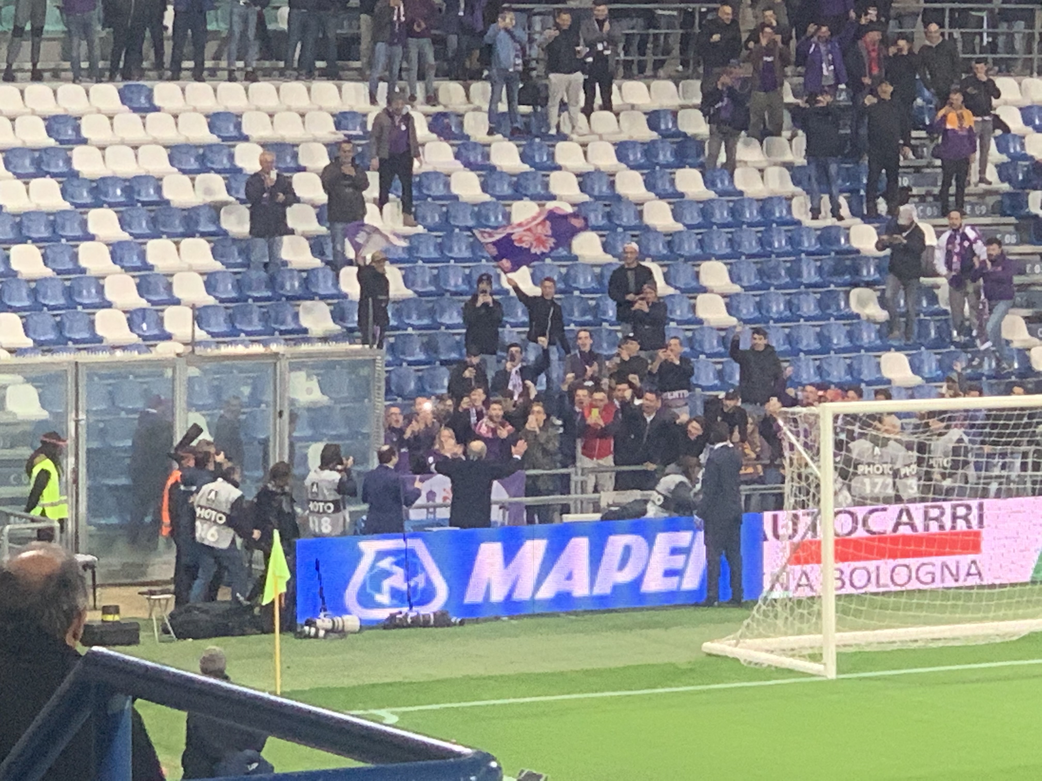 Foto, Fiorentina arrivata al Mapei Stadium. Presente Commisso al seguito della squadra