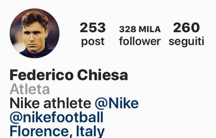 Chiesa, sui social torna il suo amore. Risulta di nuovo un Fiorentina player's e posta foto in maglia viola