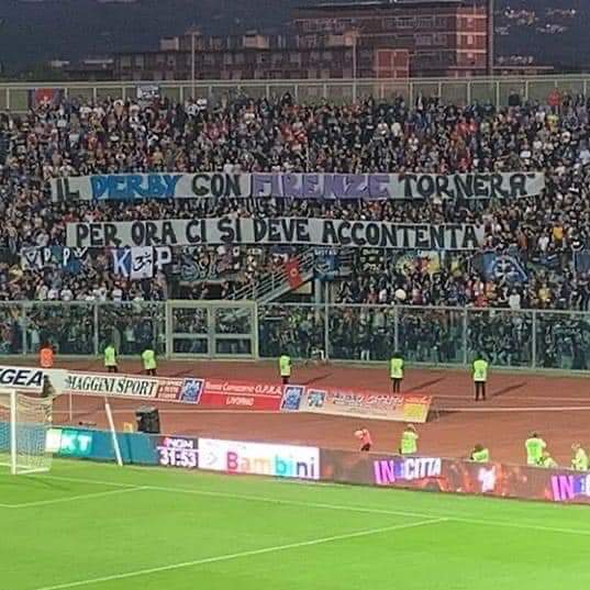 (FOTO) Derby Livorno-Pisa, i tifosi nerazzurri "sognano" la A e la Fiorentina...