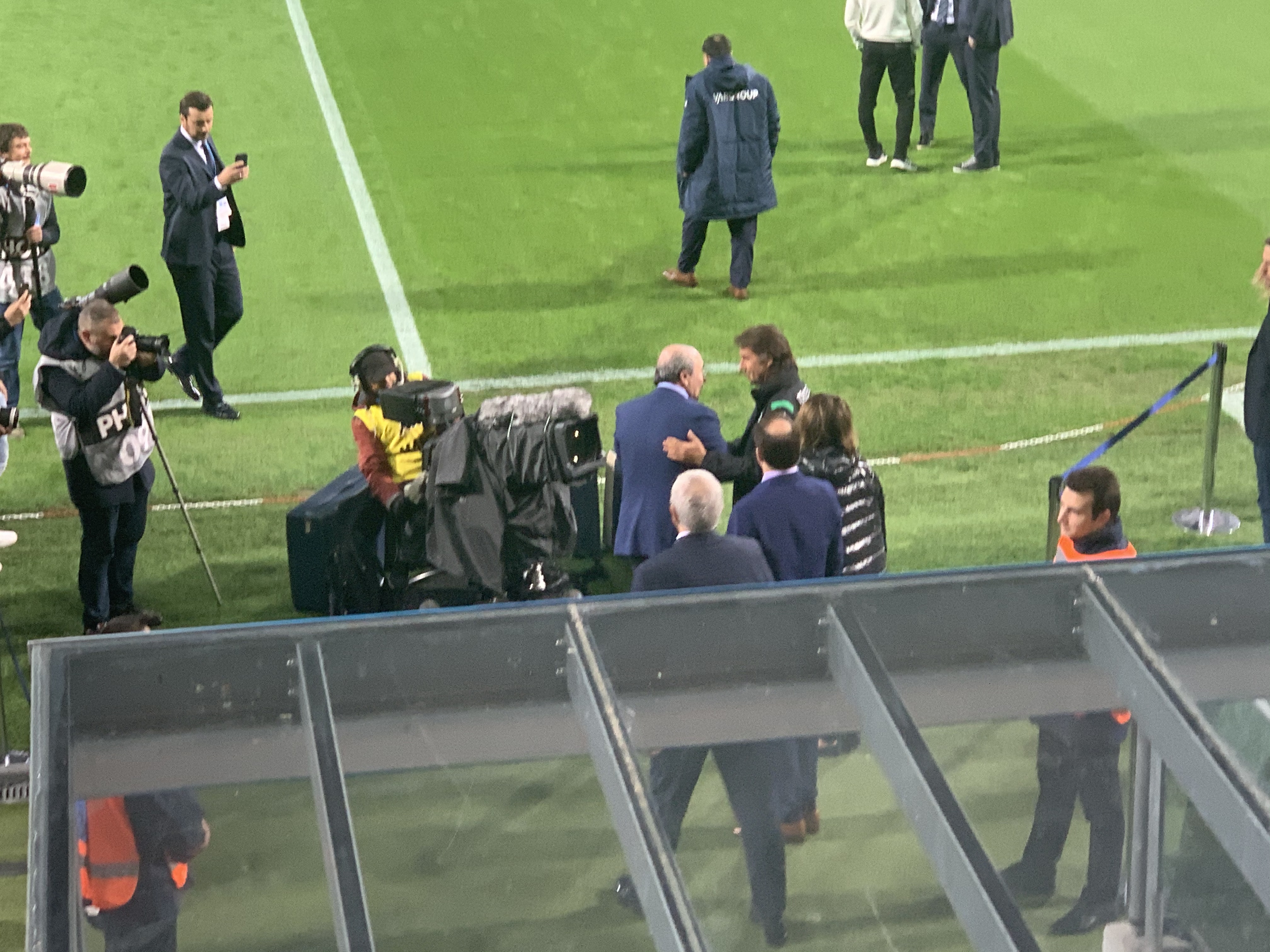 Foto, Fiorentina arrivata al Mapei Stadium. Presente Commisso al seguito della squadra