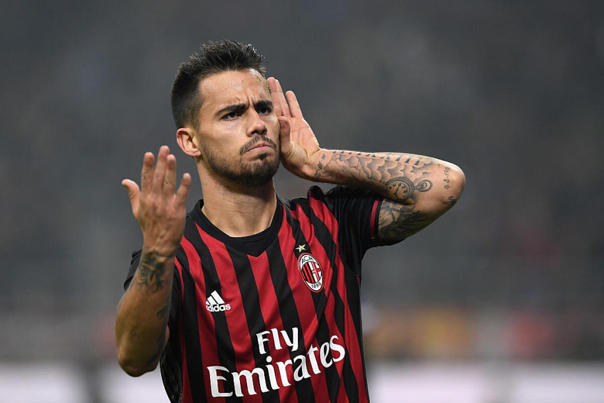 Suso: "Io e Montella siamo simili, per me lui è stato importantissimo, mi disse «Io ti voglio qui»" - MILAN, ITALY - NOVEMBER 20:  Fernandez Suso of AC Milan celebrates his second goal during the Serie A match between AC Milan and FC Internazionale at Stadio Giuseppe Meazza on November 20, 2016 in Milan, Italy.  (Photo by Valerio Pennicino/Getty Imag