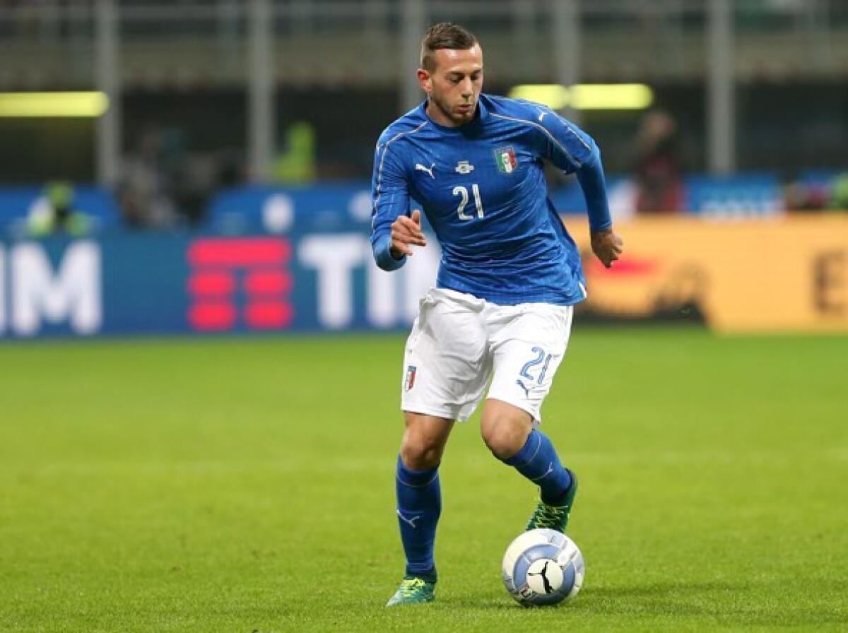 Mancini lo preferisce a Chiesa contro la Bosnia, Bernardeschi lo ripaga con un assist - 