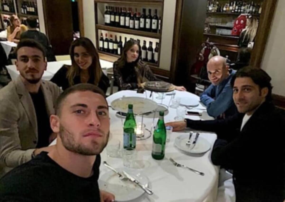Castrovilli, per Halloween cena fuori con la nuova fidanzata. Ma al tavolo erano presenti anche altre persone... - 