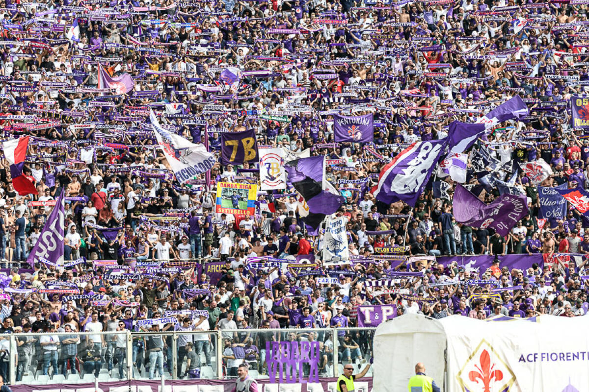 Fischi assordanti e cori contro tutti: "Oh Montella salta la panchina" e "Tirate fuori le palle" - Firenze, stadio A.Franchi, 06.10.2019, Fiorentina-Udinese, foto Fiorenzo Sernacchioli. Copyright Labaroviola.com
