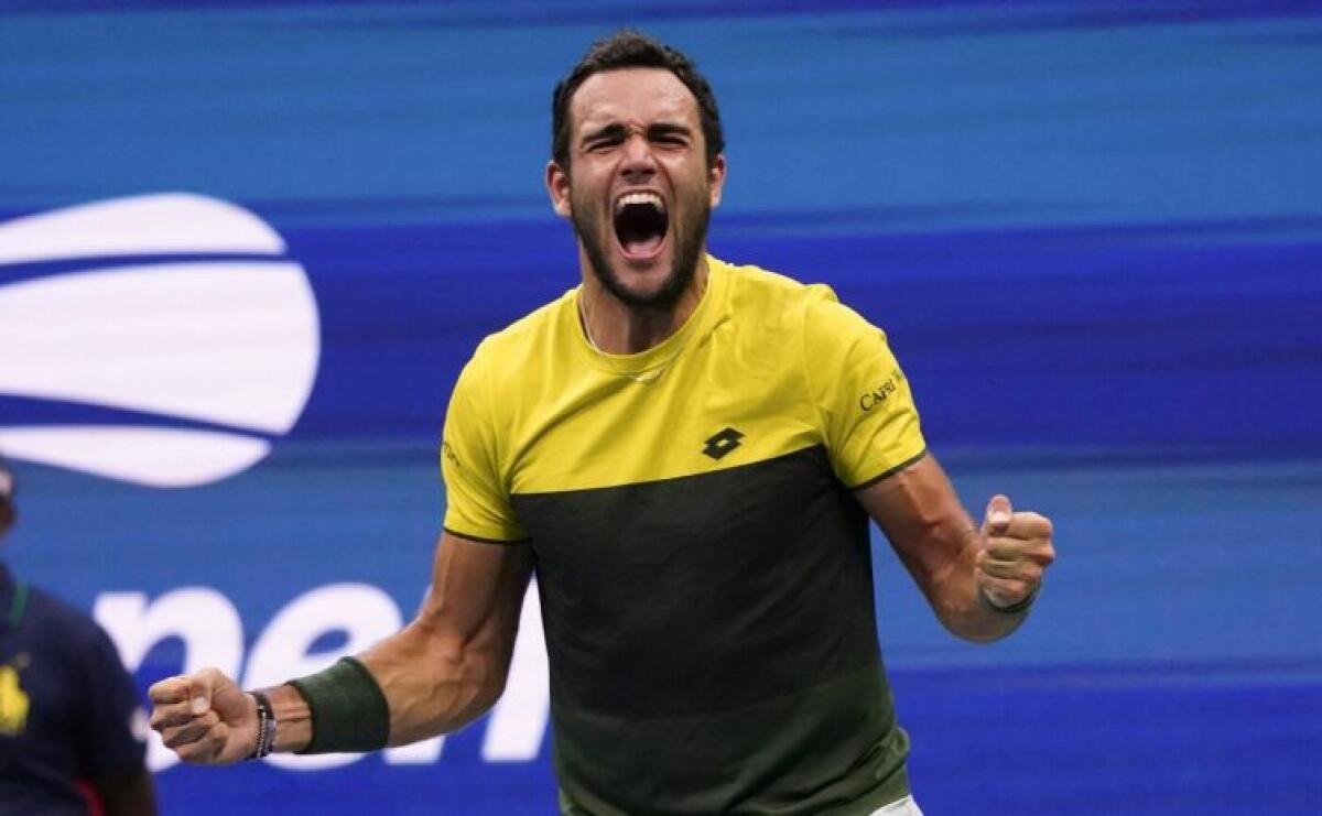 Berrettini è nella storia, batte Thiem. Il tifoso viola è il primo italiano a vincere un match nelle finali Atp - 
