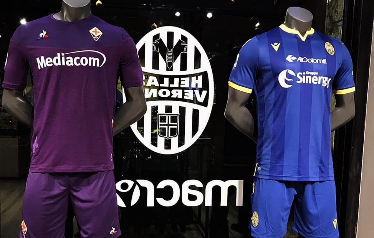 Il Verona celebra il gemellaggio con la Fiorentina: Preparata una speciale vetrina all’esterno dello store - 