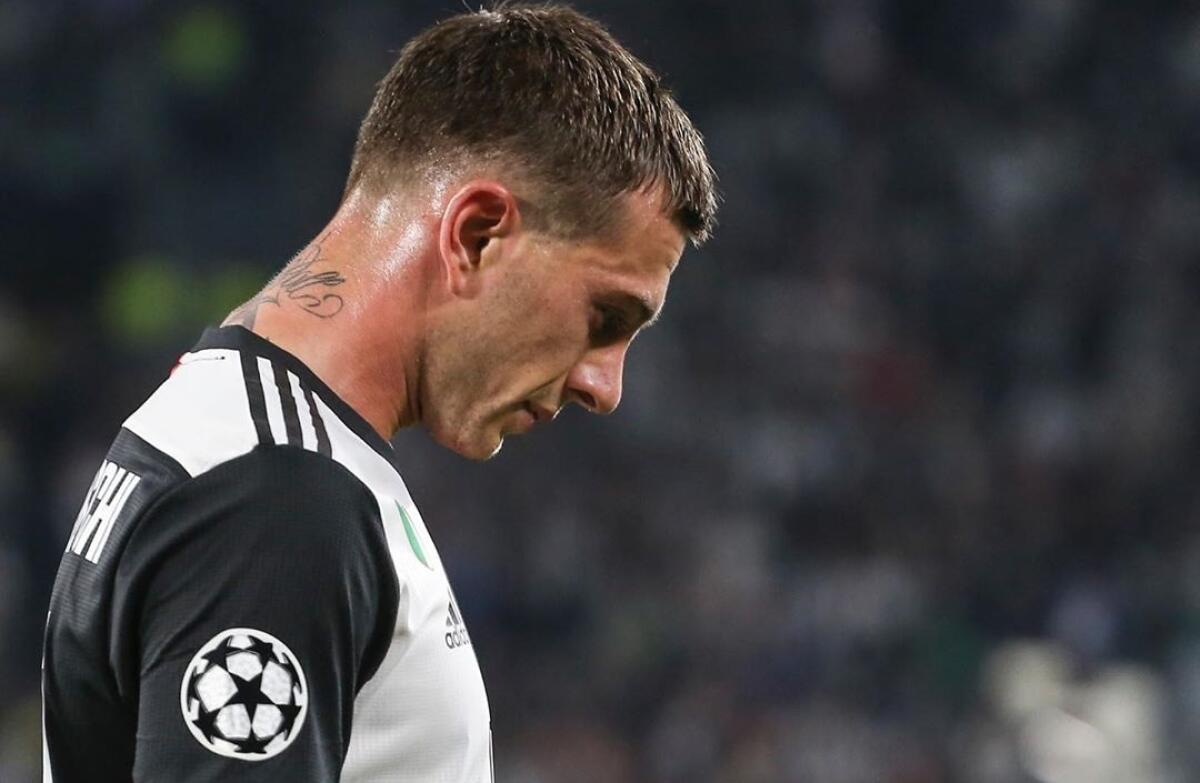 Bernardeschi in tribuna per scelta tecnica in Champions League. Netta bocciatura di Sarri - 