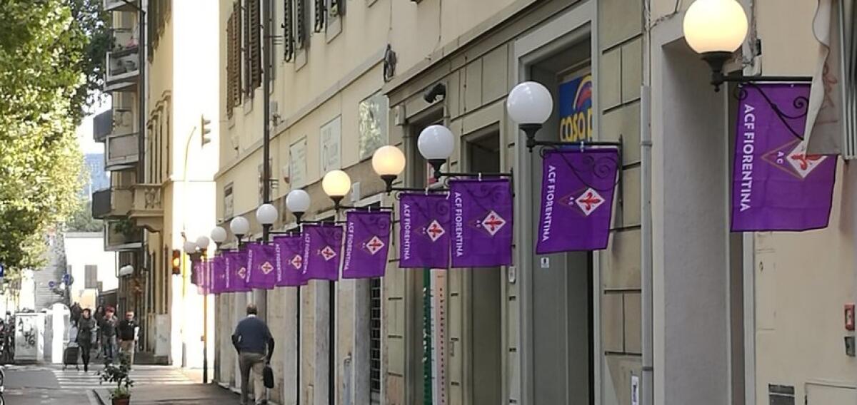 (FOTO) Arrivando alla stazione di Campo di Marte pensi che la Fiorentina abbia vinto lo scudetto - 