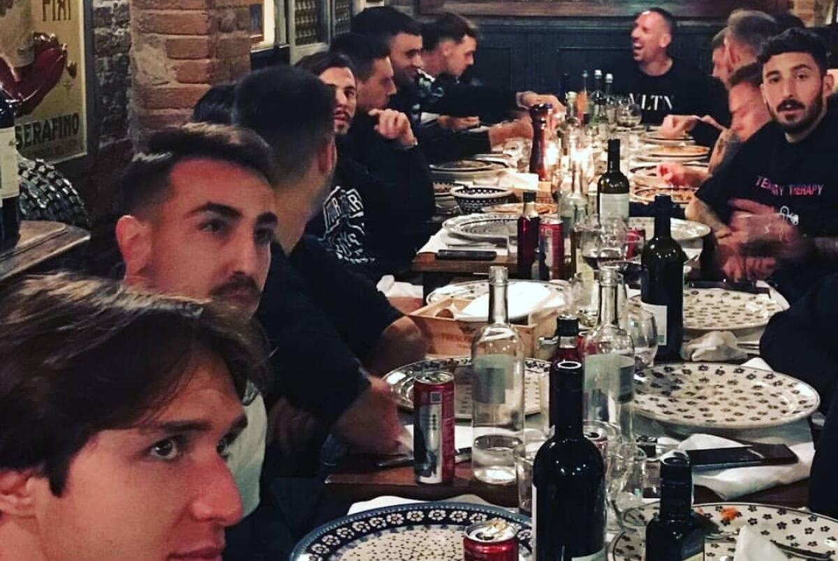 La Fiorentina ieri a cena a Firenze. Ecco le foto della serata con la squadra viola - 