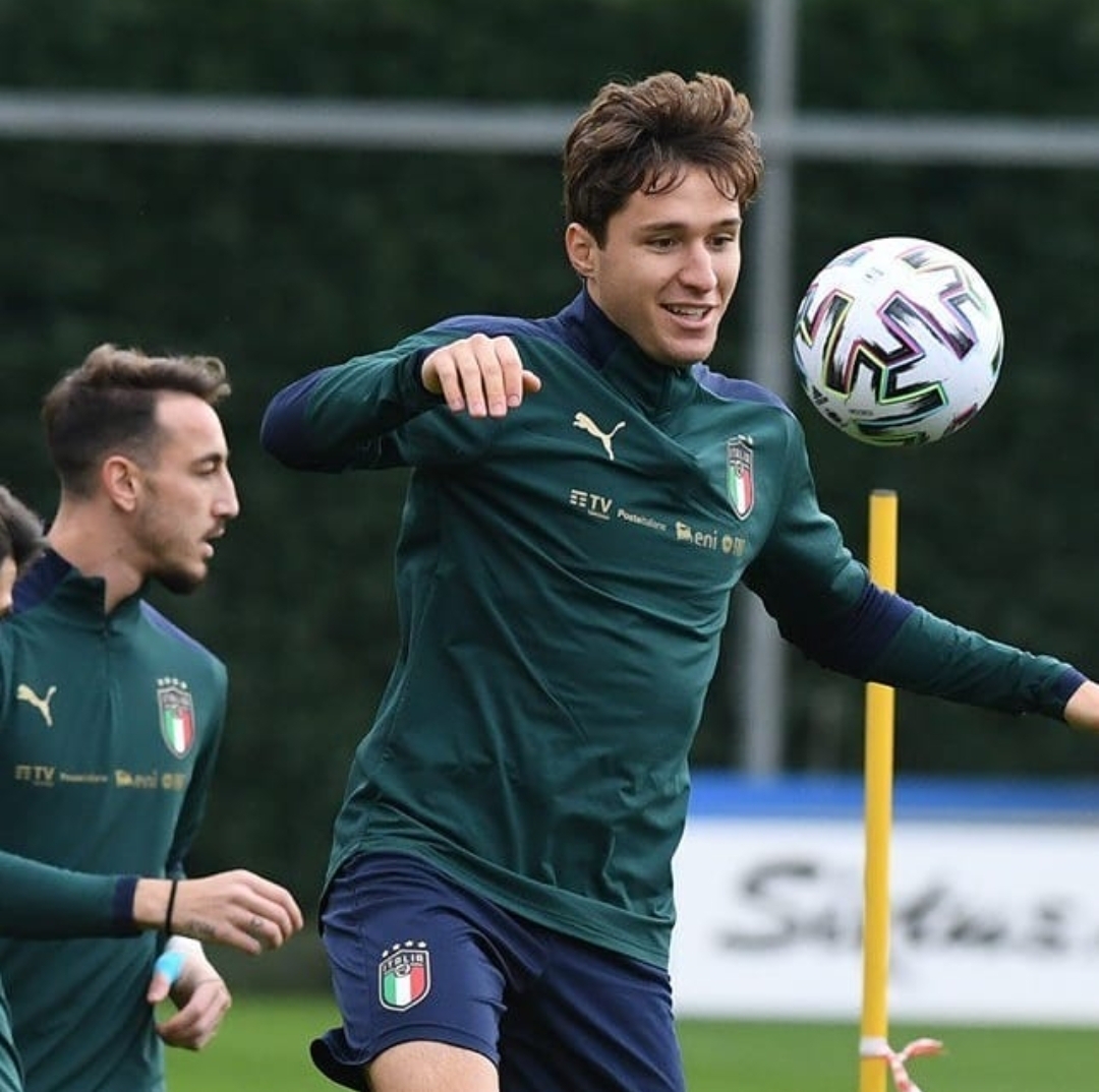 Primi due giorni con la maglia azzurra per Castrovilli, ecco gli scatti più belli del talento viola