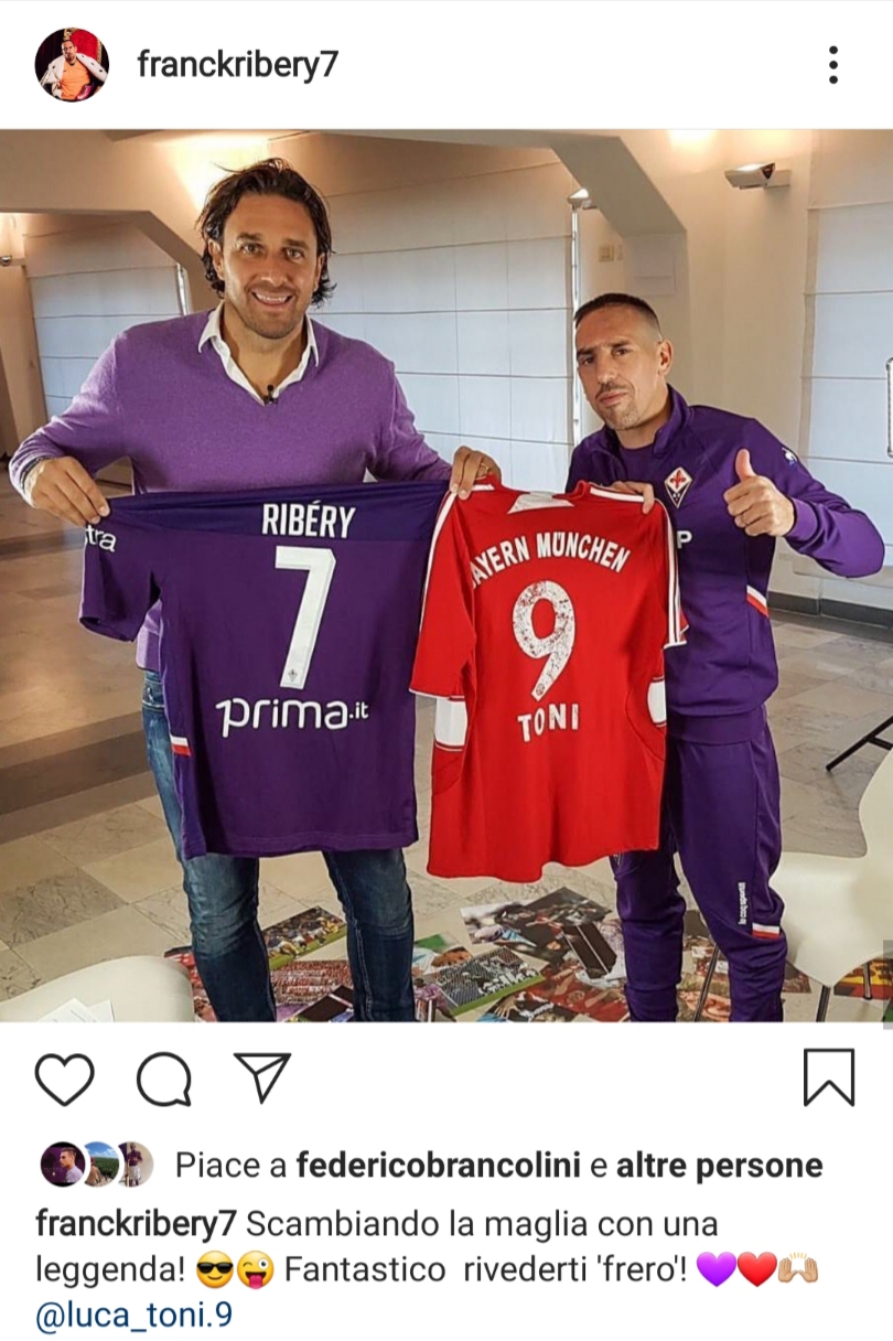 Luca Toni e Franck Ribery si scambiano la maglia al Franchi: "Che bello rivederti fratello"