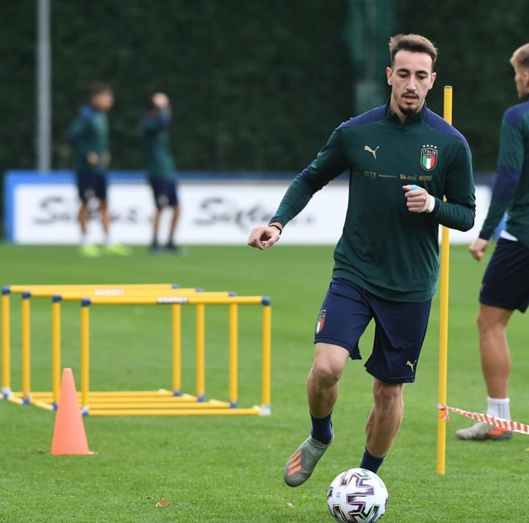 Primi due giorni con la maglia azzurra per Castrovilli, ecco gli scatti più belli del talento viola