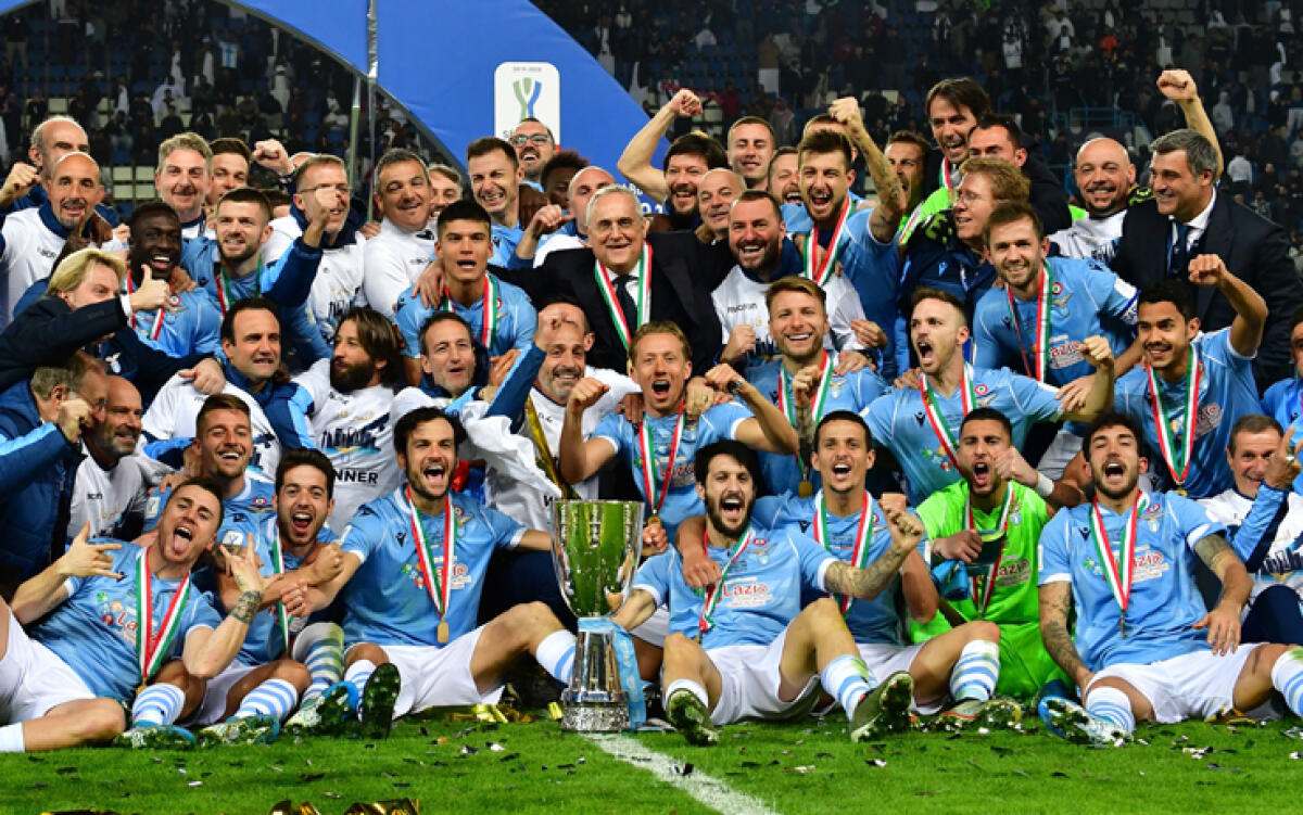 La Lazio vince un'altra Supercoppa, batte la Juventus 3-1 e alza la coppa al cielo. Il racconto - 