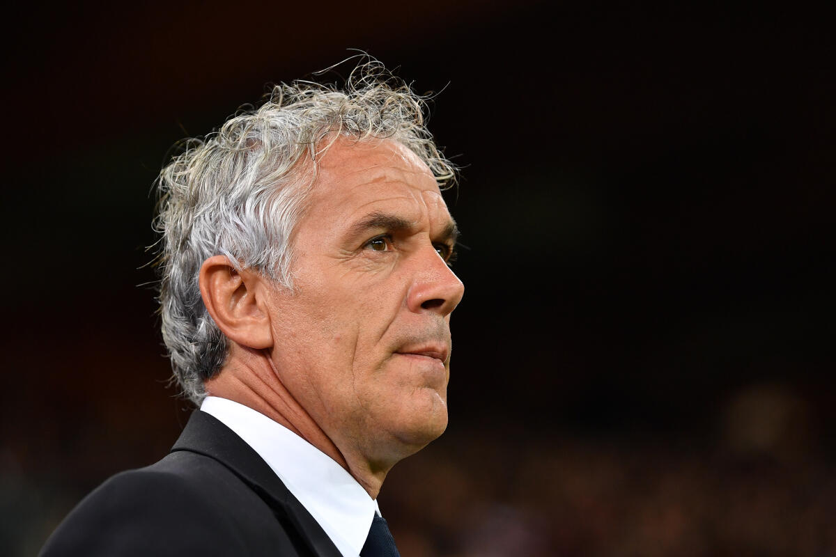 Esclusiva, Commisso ha contattato Donadoni per il ruolo di allenatore della Fiorentina. I dettagli - GENOA, ITALY - SEPTEMBER 30:  Bologna FC head coach Roberto Donadoni looks on during the Serie A match between Genoa CFC and Bologna FC at Stadio Luigi Ferraris on September 30, 2017 in Genoa, Italy.  (Photo by Valerio Pennicino/Getty Images)