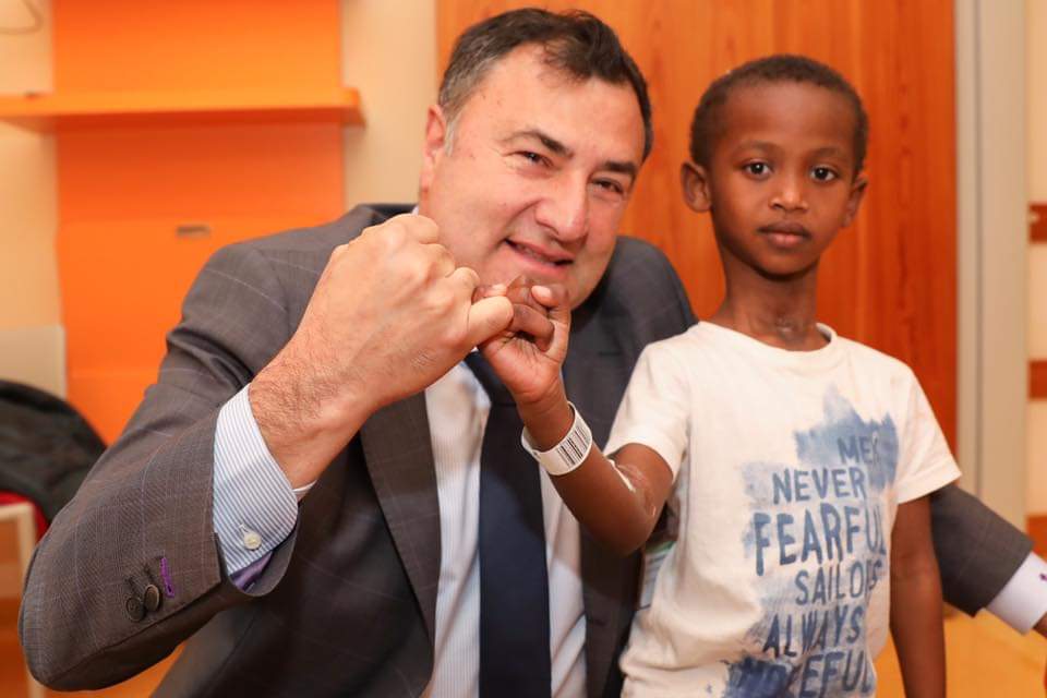 La Fiorentina porta i regali ai bambini dell'ospedale Meyer, le foto dell'incontro