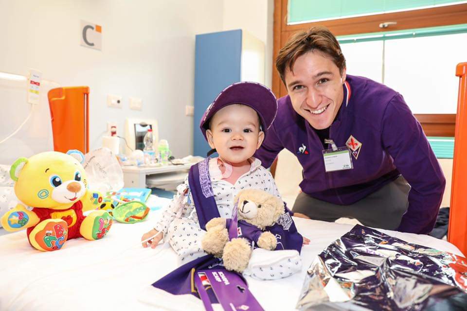 La Fiorentina porta i regali ai bambini dell'ospedale Meyer, le foto dell'incontro