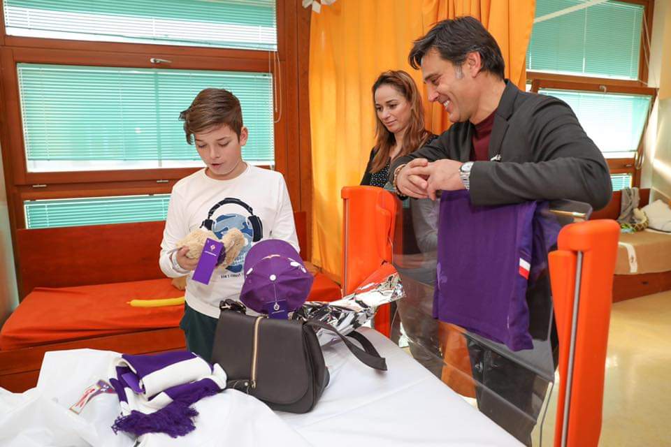 La Fiorentina porta i regali ai bambini dell'ospedale Meyer, le foto dell'incontro