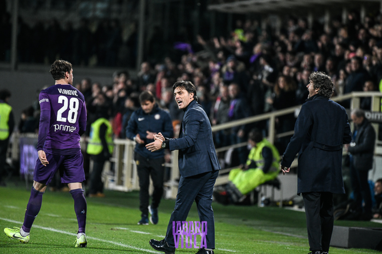 La fotocronaca, Vlahovic brucia Skriniar e fa impazzire il Franchi, abbraccio con Montella