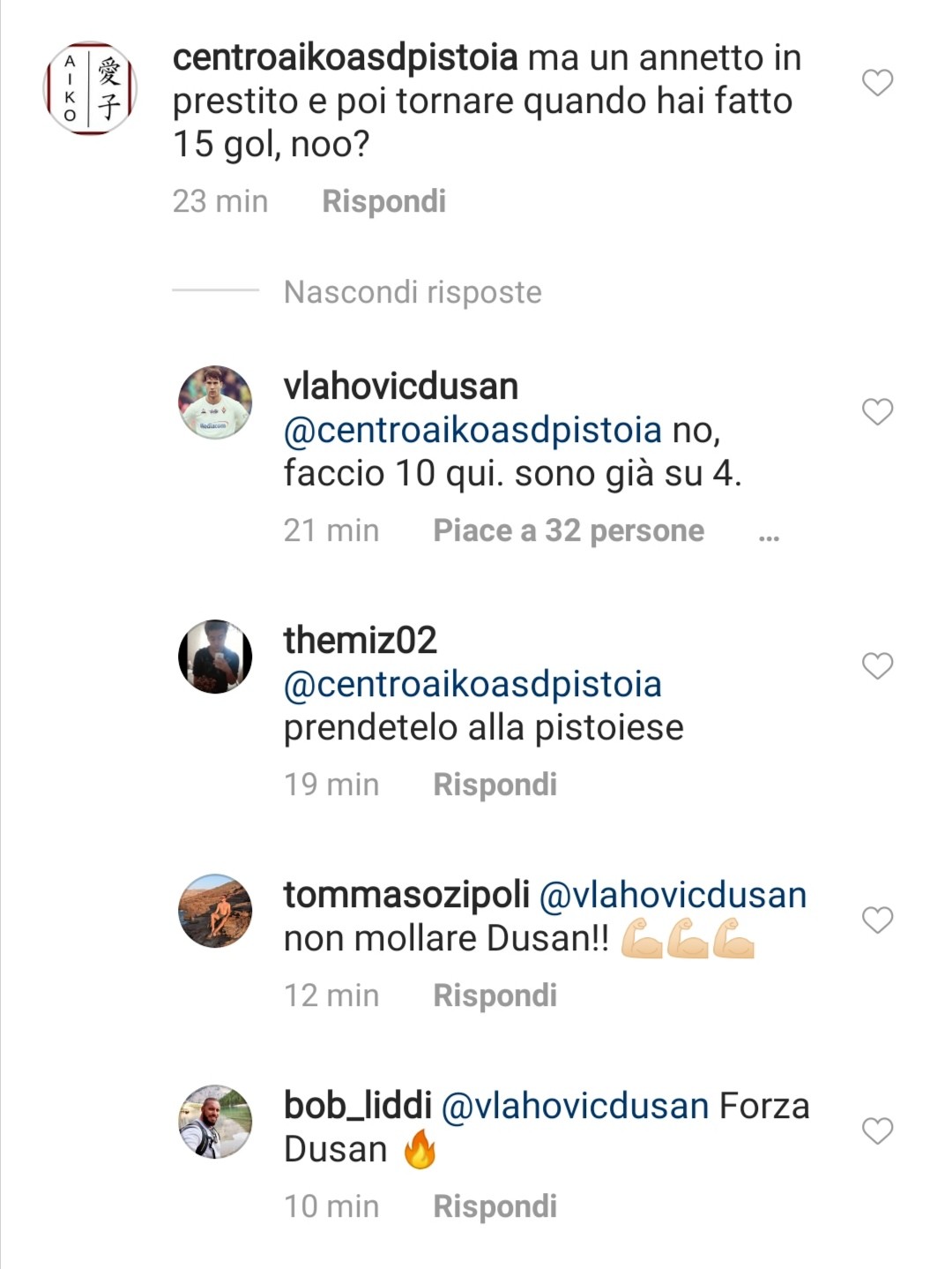 Vlahovic risponde alla critica di un tifoso viola: "Faccio dieci gol, sono già a quattro". Lo scambio di battute