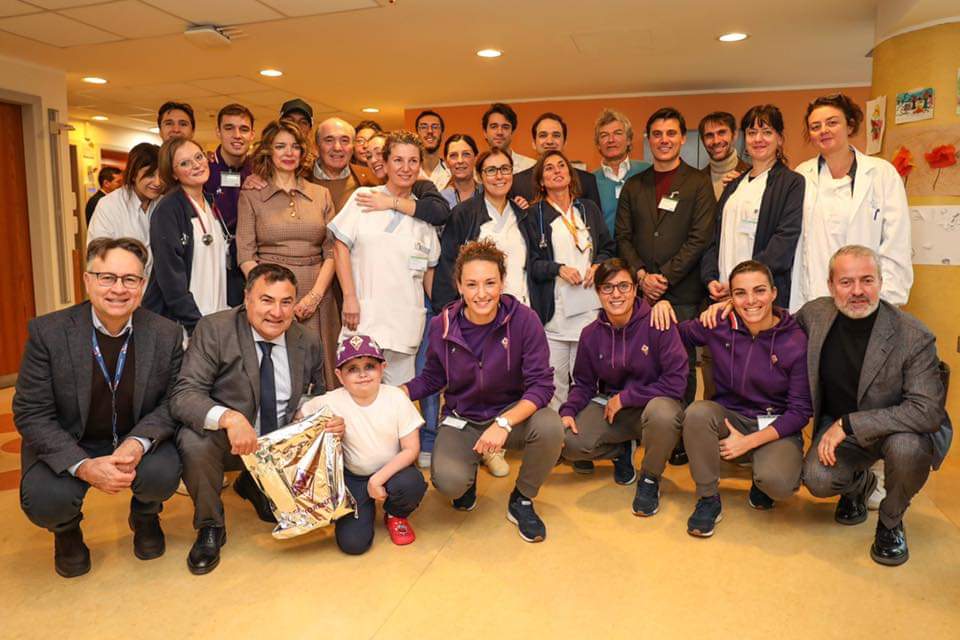 La Fiorentina porta i regali ai bambini dell'ospedale Meyer, le foto dell'incontro