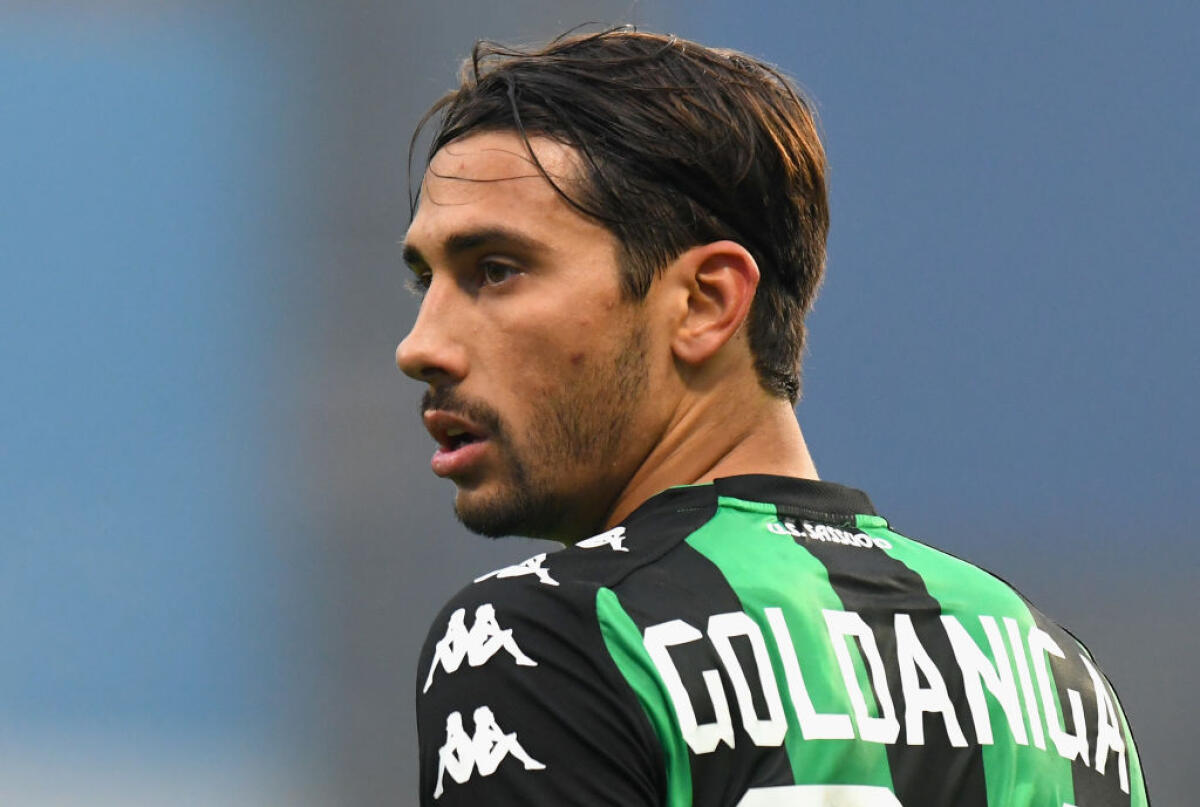Iachini vuole Goldaniga per la difesa. Cutrone vicino, si lavora per Duncan e Bonifazi - REGGIO NELL'EMILIA, ITALY - NOVEMBER 29:  Edoardo Goldaniga of US Sassuolo looks on during the TIM Cup match between US Sassuolo and Bari on November 29, 2017 in Reggio nell'Emilia, Italy.  (Photo by Alessandro Sabattini/Getty Images)