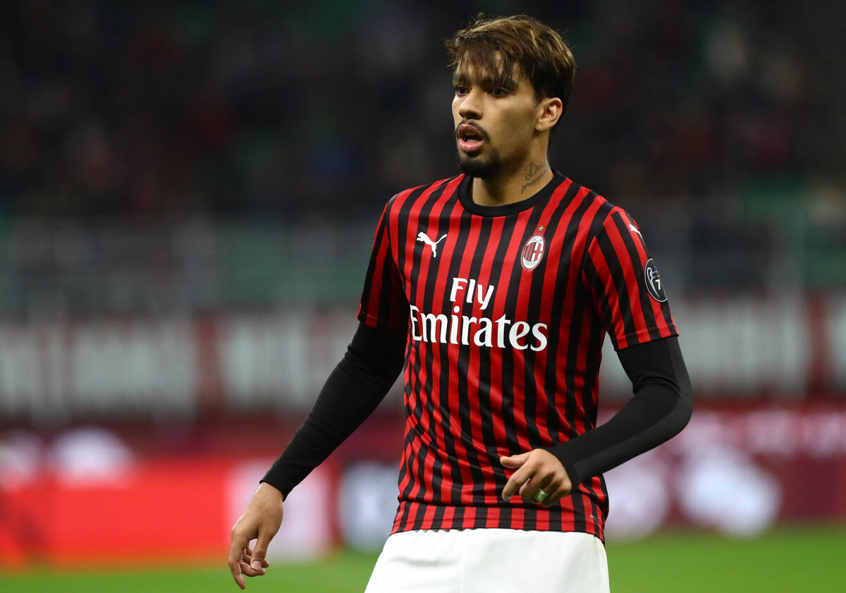 La Fiorentina si rifà il centrocampo. Dopo Amrabat e Duncan, tutto su Paquetà. I dettagli - MILAN, ITALY - OCTOBER 31:  Lucas Paqueta of AC Milan looks on during the Serie A match between AC Milan and SPAL at Stadio Giuseppe Meazza on October 31, 2019 in Milan, Italy.  (Photo by Marco Luzzani/Getty Images)