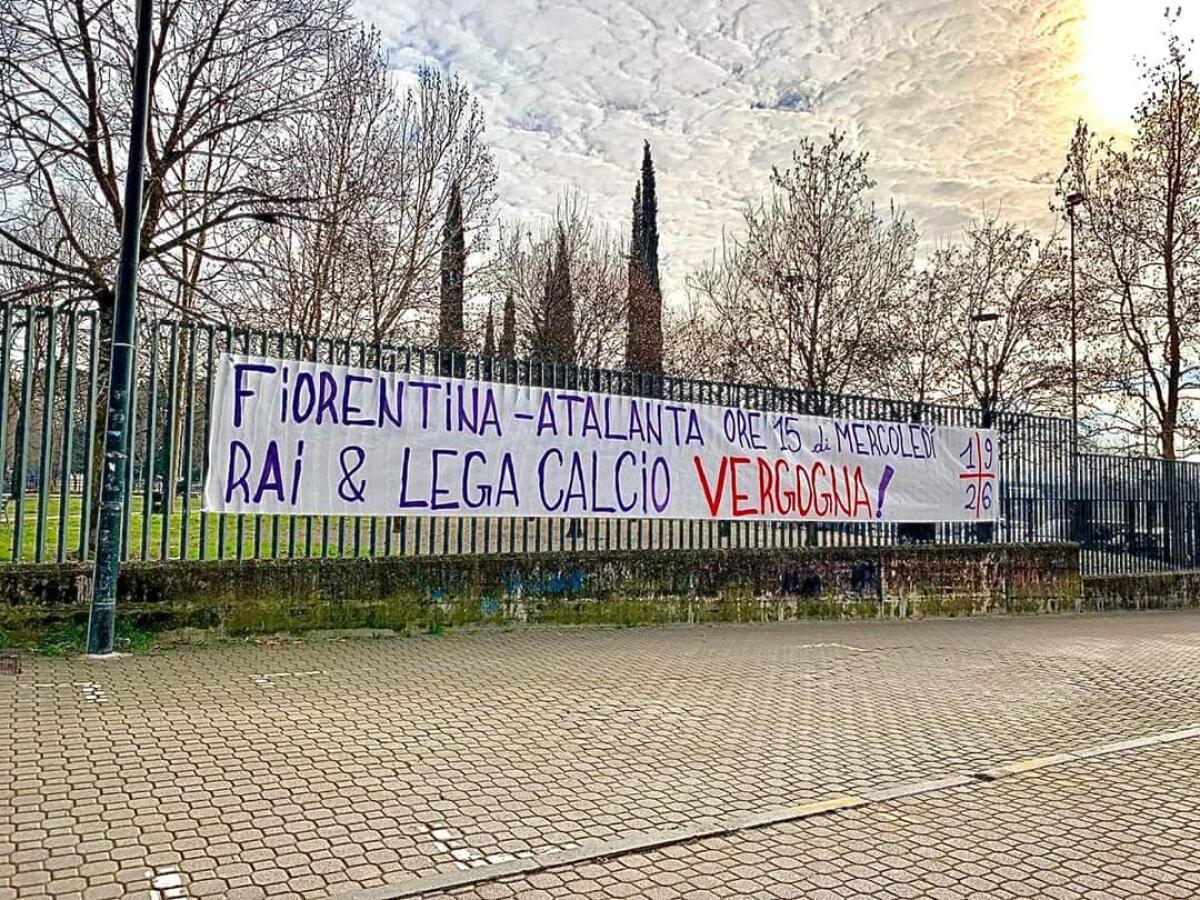 La Curva Fiesole grida: "Fiorentina-Atalanta si gioca di mercoledì alle 15, vergogna!" - Fuori dal Coro