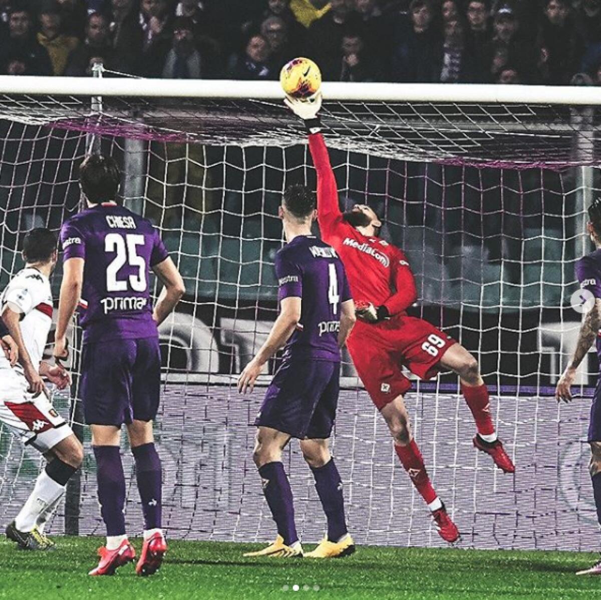 Drago monumentale e panchina corta: la Fiorentina si salva. Paura per Castro, quanto manca Ribery - 