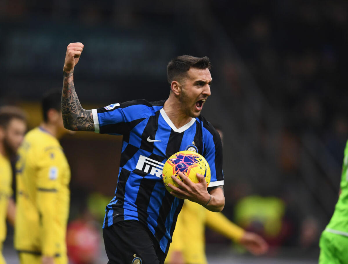 Gazzetta, Conte ha scaricato Vecino, comportamenti non graditi. Che possa tornare a Firenze in futuro? - Matias Vecino of FC Internazionale celebrates after scoring the second goal during the Serie A match between FC Internazionale and Hellas Verona at Stadio Giuseppe Meazza on November 09, 2019 in Milan, Italy.  (Photo by Claudio Villa - Inter/Inter vi