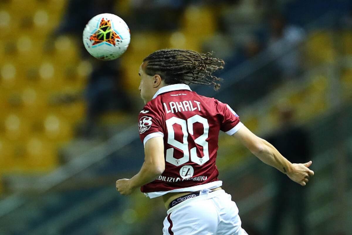 Fiorentina infuriata con Criscito. Preso Laxalt dal Torino, atteso nell'hotel viola per la firma del contratto - Diego Laxalt of Torino during the Serie A match Parma Calcio v Torino Fc at the Ennio Tardini Stadium in Parma, Italy on September 30, 2019
 (Photo by Matteo Ciambelli/NurPhoto via Getty Images)