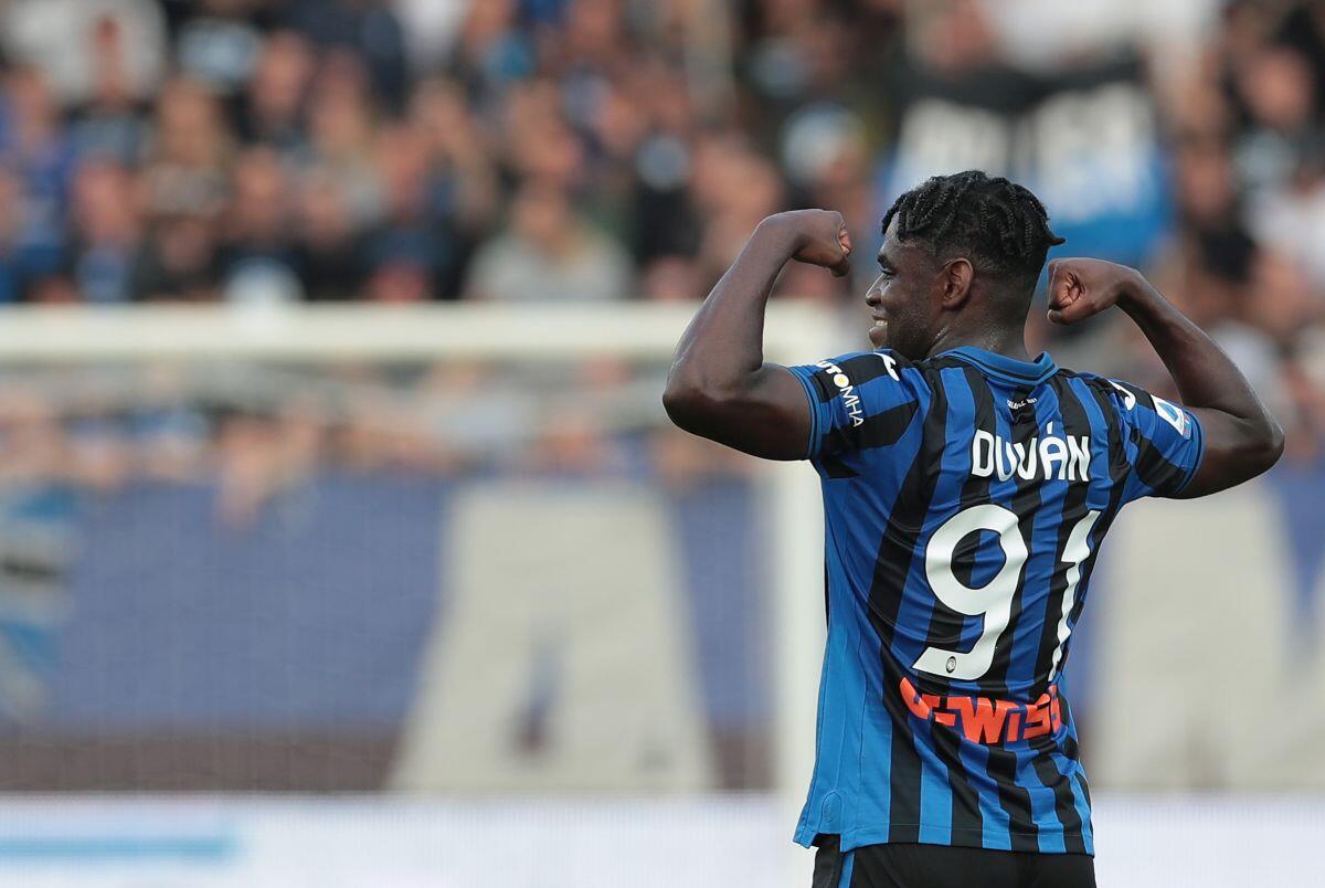 Zapata pareggia i conti ad inizio ripresa: 1-1, nella circostanza super Dragowski non basta - BERGAMO, ITALY - OCTOBER 06:  Duvan Zapata of Atalanta BC celebrates after scoring the opening goal during the Serie A match between Atalanta BC and US Lecce at Gewiss Stadium on October 6, 2019 in Bergamo, Italy.  (Photo by Emilio Andreoli/Getty Ima